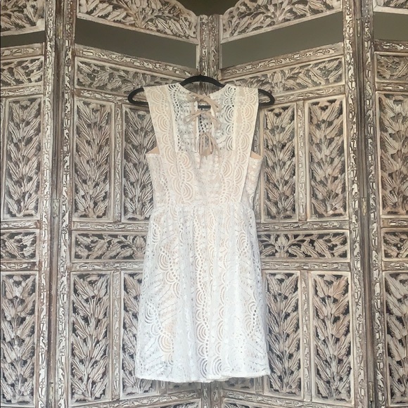 Cream Lace Dress - Picture 2 of 5